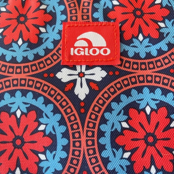 💠NWOT cute little igloo travel bag with zipper. Red, turquoise and white print - Picture 2 of 2
